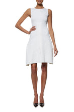 Carregar imagem no visualizador da galeria, CHANEL WHITE STRETCH KNIT EMBROIDERED DRESS